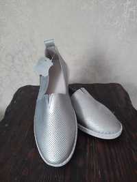 Жіночі туфлі  сріблясті