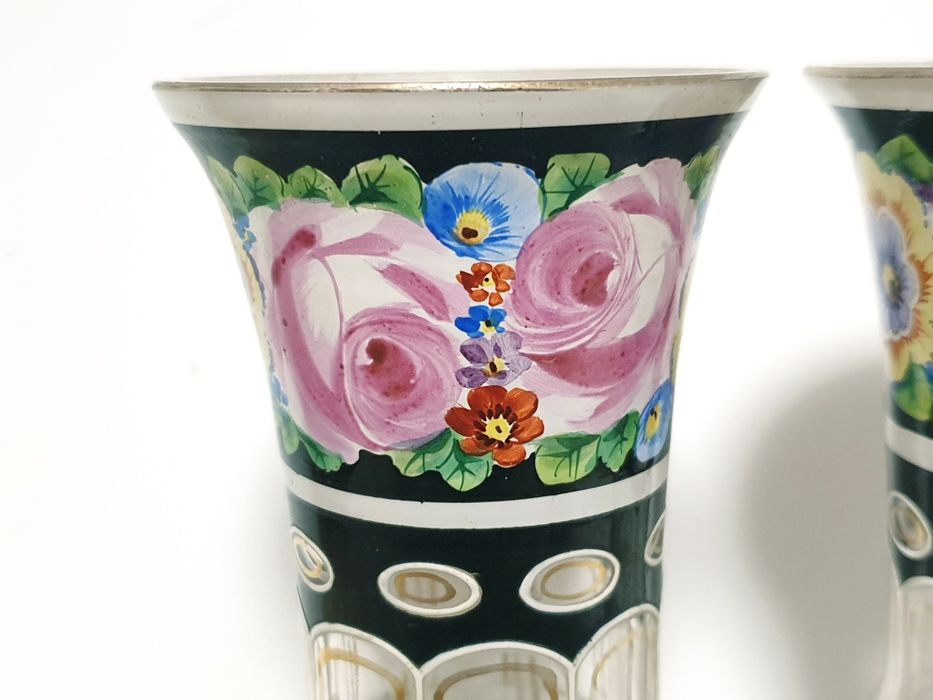 Par de lindissimas antigas jarras Arte Nova em cristal esmaltado à mao