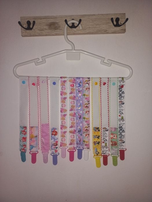 Prende chucha em ponto cruz