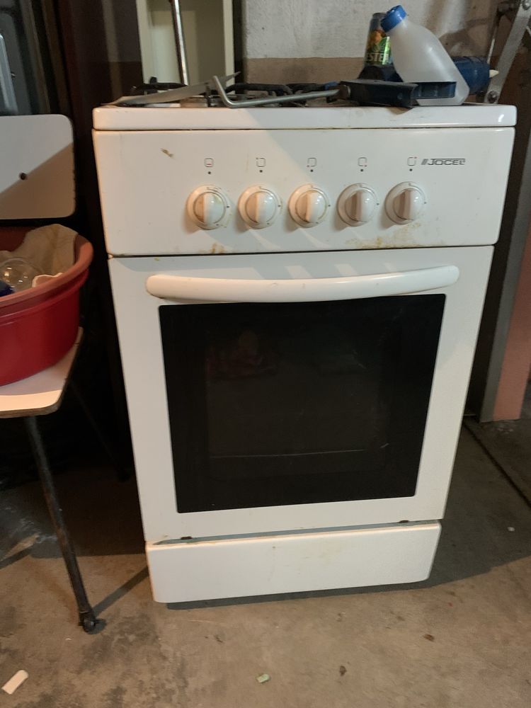 Fogão com forno.