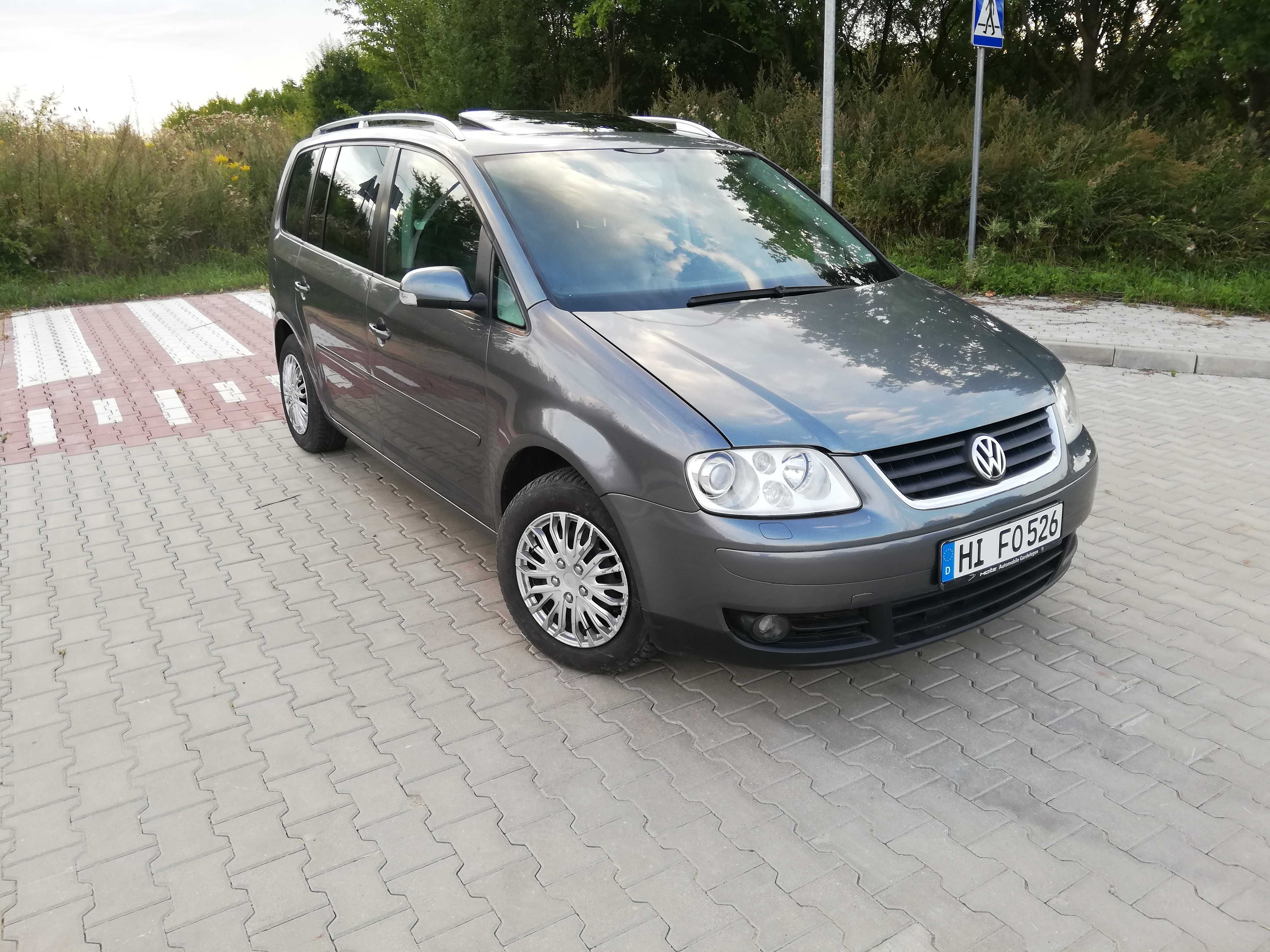 Volkswagen Touran TDI z Niemiec BEZ RDZY Xenon Climatronic Szyberdach