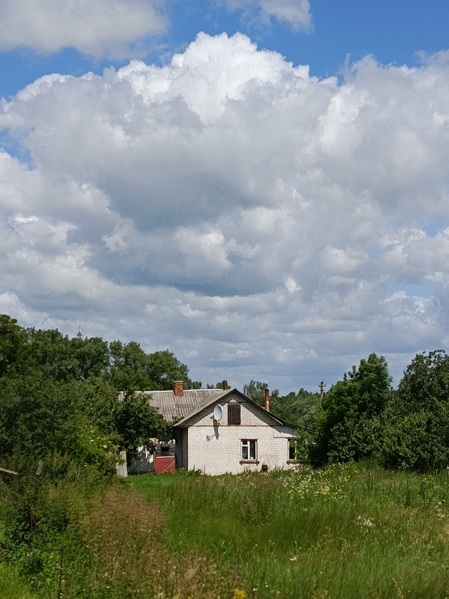 Продаж будинку під житло або дачу