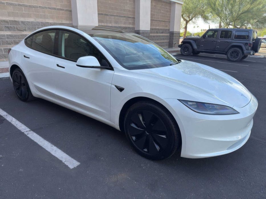 Tesla Model 3      2024