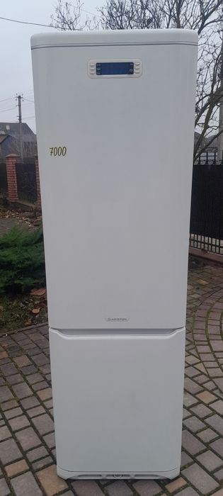 Холодильник ЕLectrolux 185см. Ariston 195см.