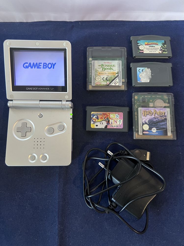 Gameboy advance sp com carregador e jogos