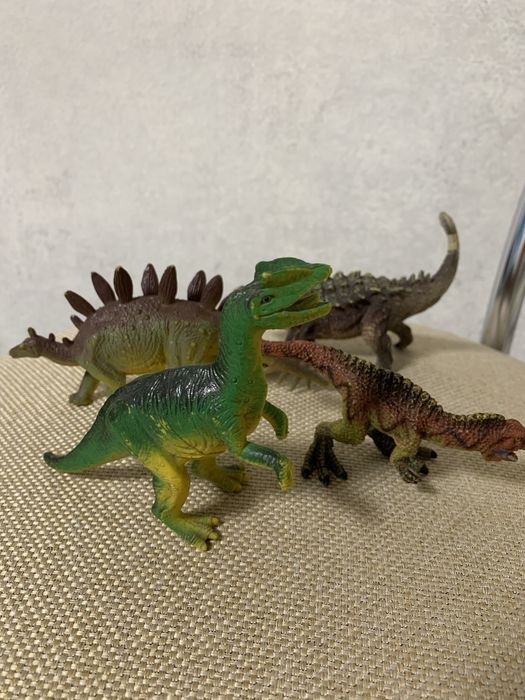 Іграшки динозавр
