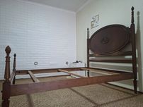 Vendo cama com mesas de cabeceira estrado,tudo madeira