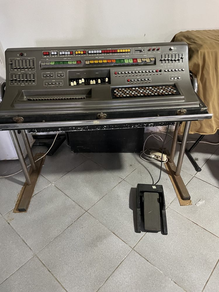 Órgão de música vintage elka 802