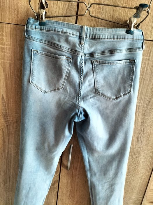 Spodnie dżinsowe z dziurami L