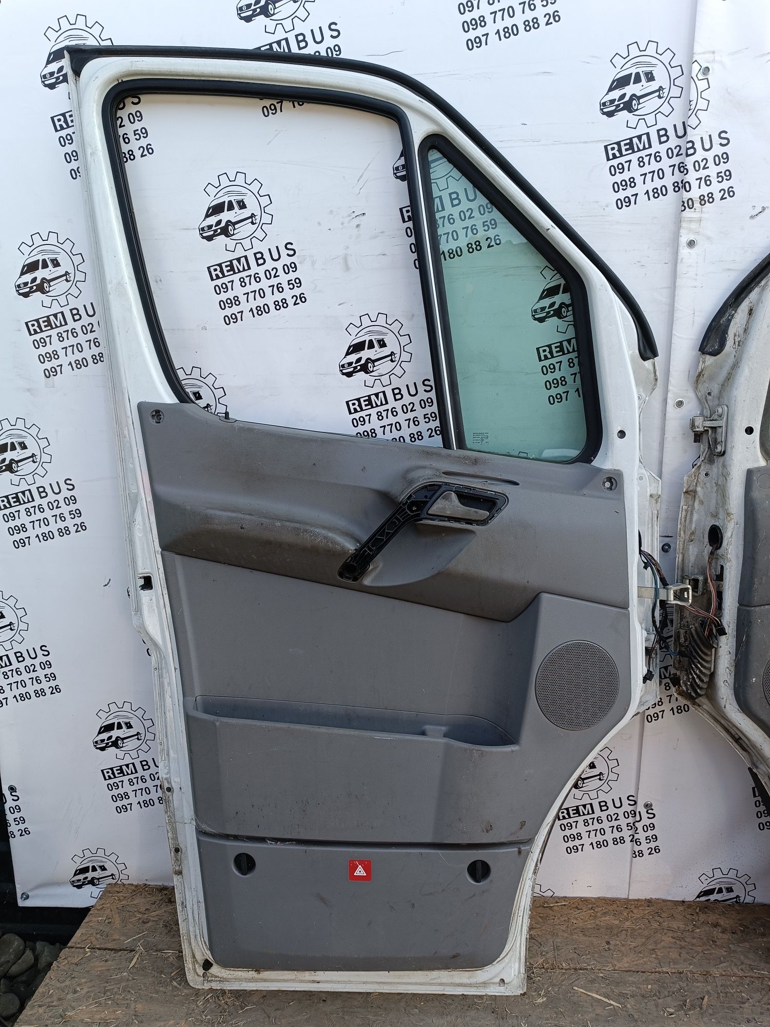 Білі двері передні MB Sprinter W906 VW Crafter спрінтер