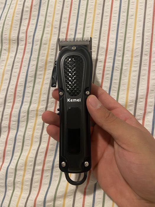 Máquina de Barbear Profissional KM-1017 (Kemei)