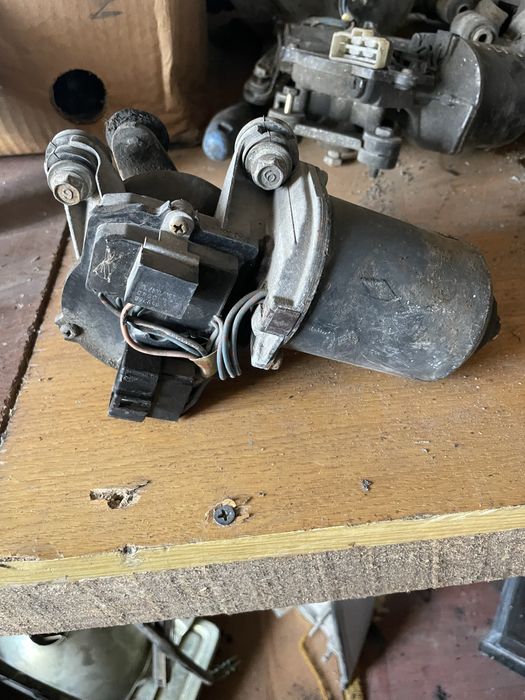 Продам моторчик стеклоочистителя дворников Мазда Хонда Киа