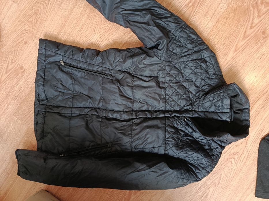 С куртка north face– класичний стиль, тепла, у відмінному стані.
