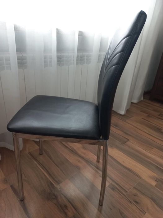 Krzeslo czarne skórzane