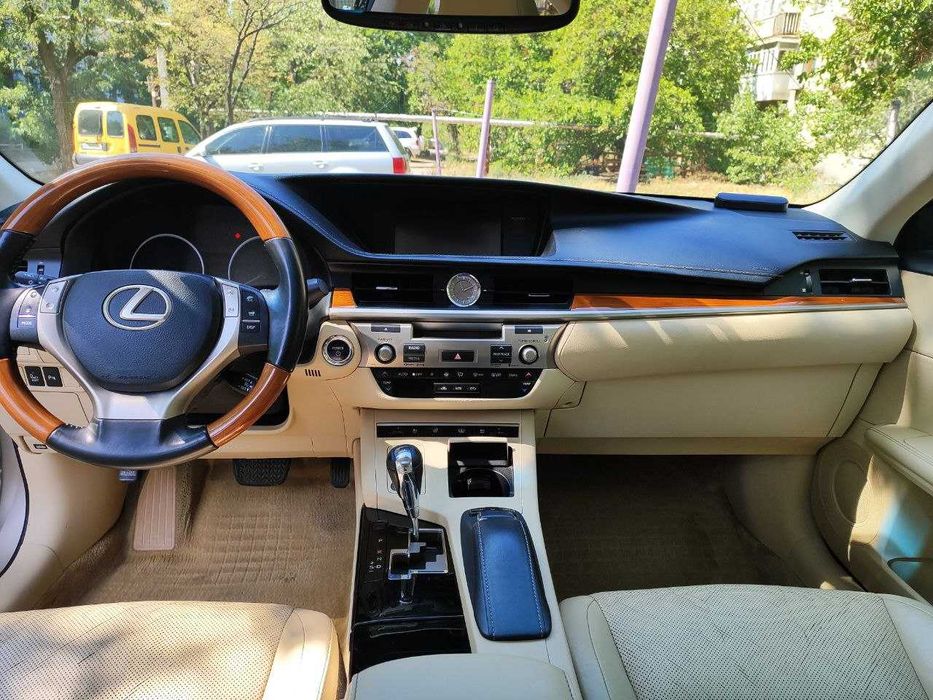 Продам Lexus ES 2012