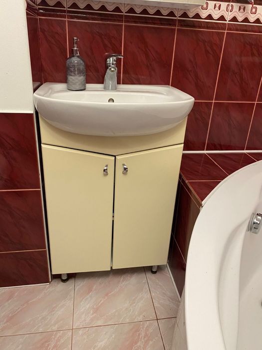 Тумба з умивальником у ванну кімнату