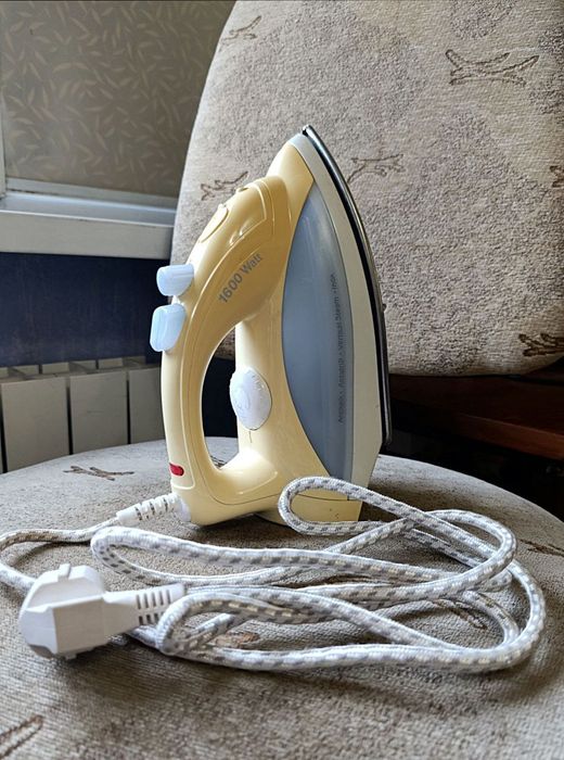 Утюг      1600Вт