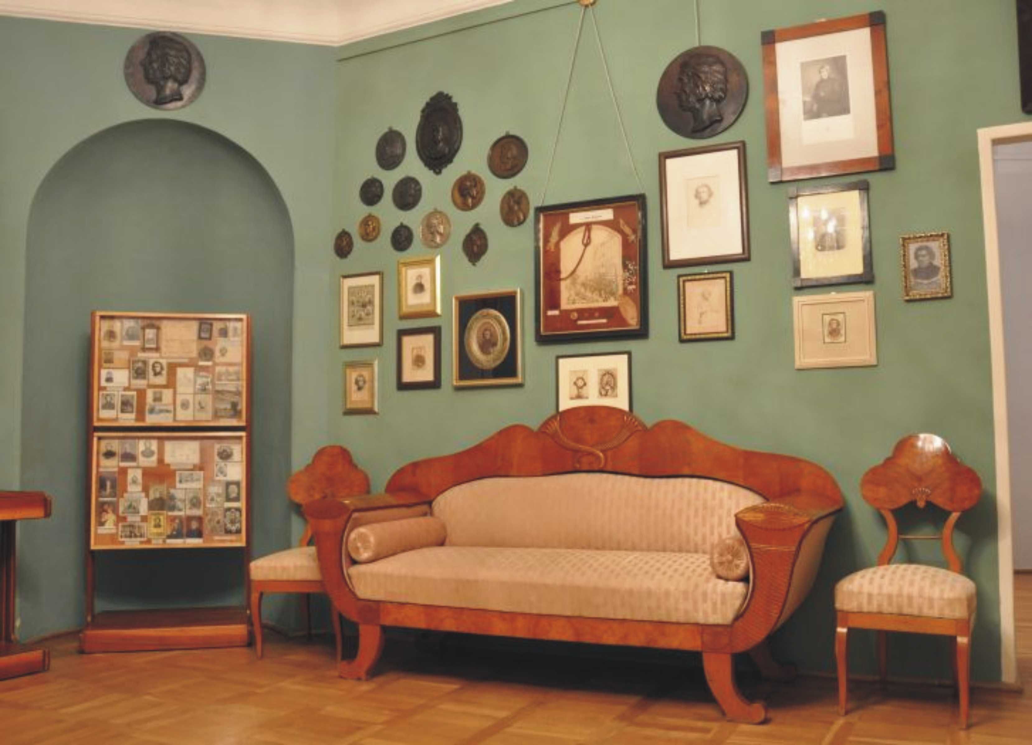 Krzesła antyk pałacowe jak z Muzeum Adama Mickiewicza w Śmiełowie