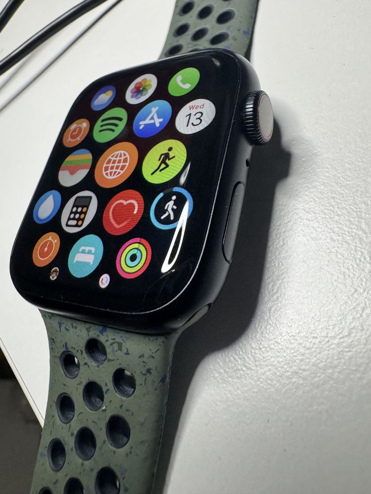 Apple Watch 9 GPS+Cellular 45mm