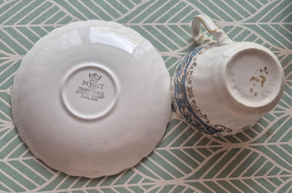 Três chávenas  porcelana