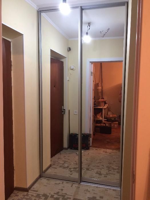 Дзеркальні двері купе на замовлення. Безкоштовна доставка по Києву.
