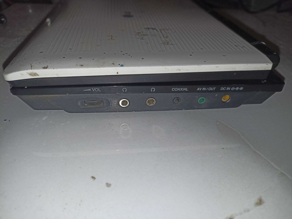 Портативний TV DVD-плеєр LG DP-281B