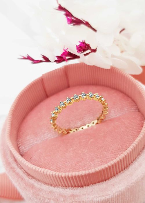 Złoty pierścionek obrączka wysadzana cyrkoniami pr. 585