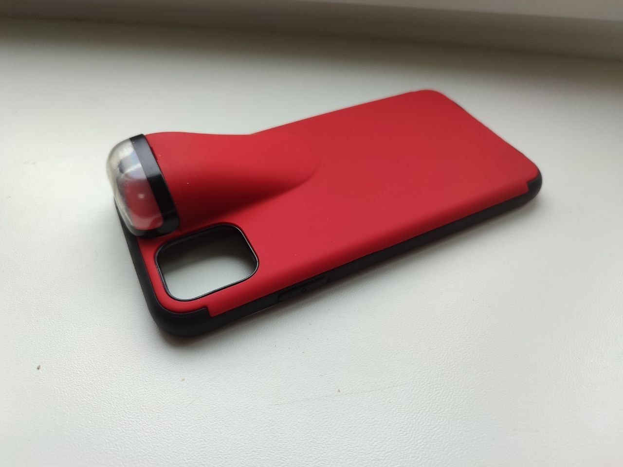 Чехол с отделом для наушников на iPhone 11 Pro Max красный
