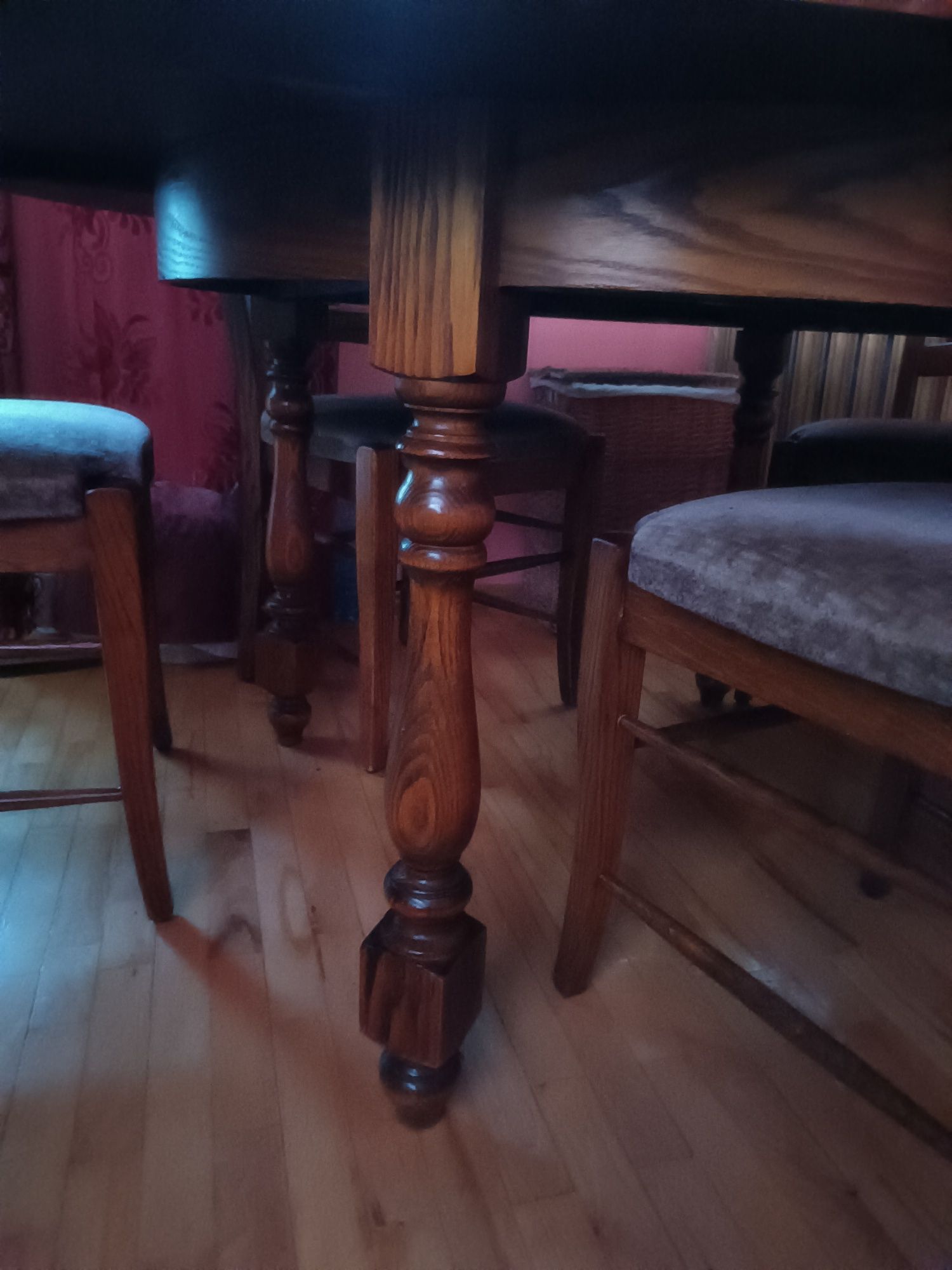 Stół dębowy z 6 krzesłami