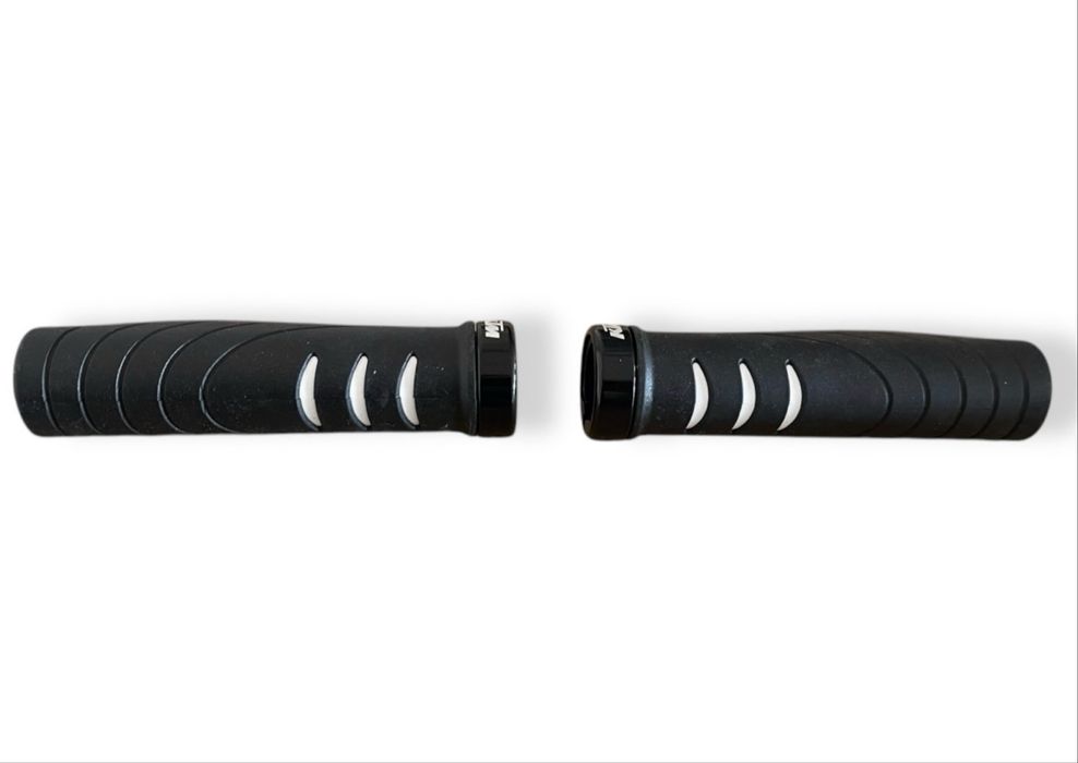 Chwyty rowerowe KTM skręcane, ergo, czarno-białe, nowe FV / 008-039