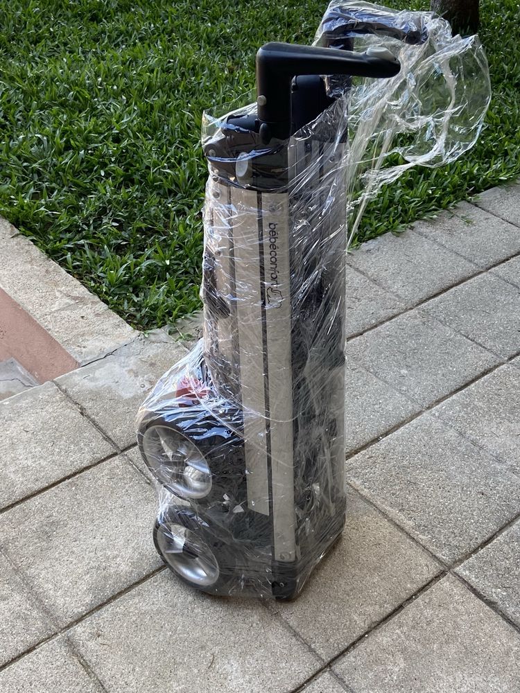carrinho de bebé da marca  babeconfort