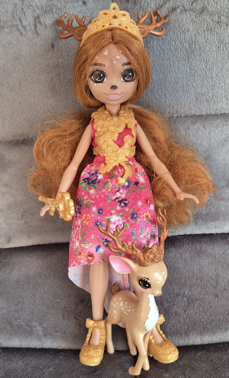 Enchantimals Royal Lalka Królowa Queen Daviana Jelonek Grassy Mattel