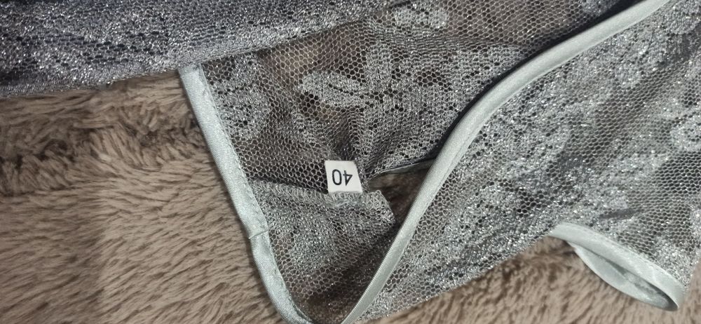 Sukienka na sylwester srebrna koronkowa