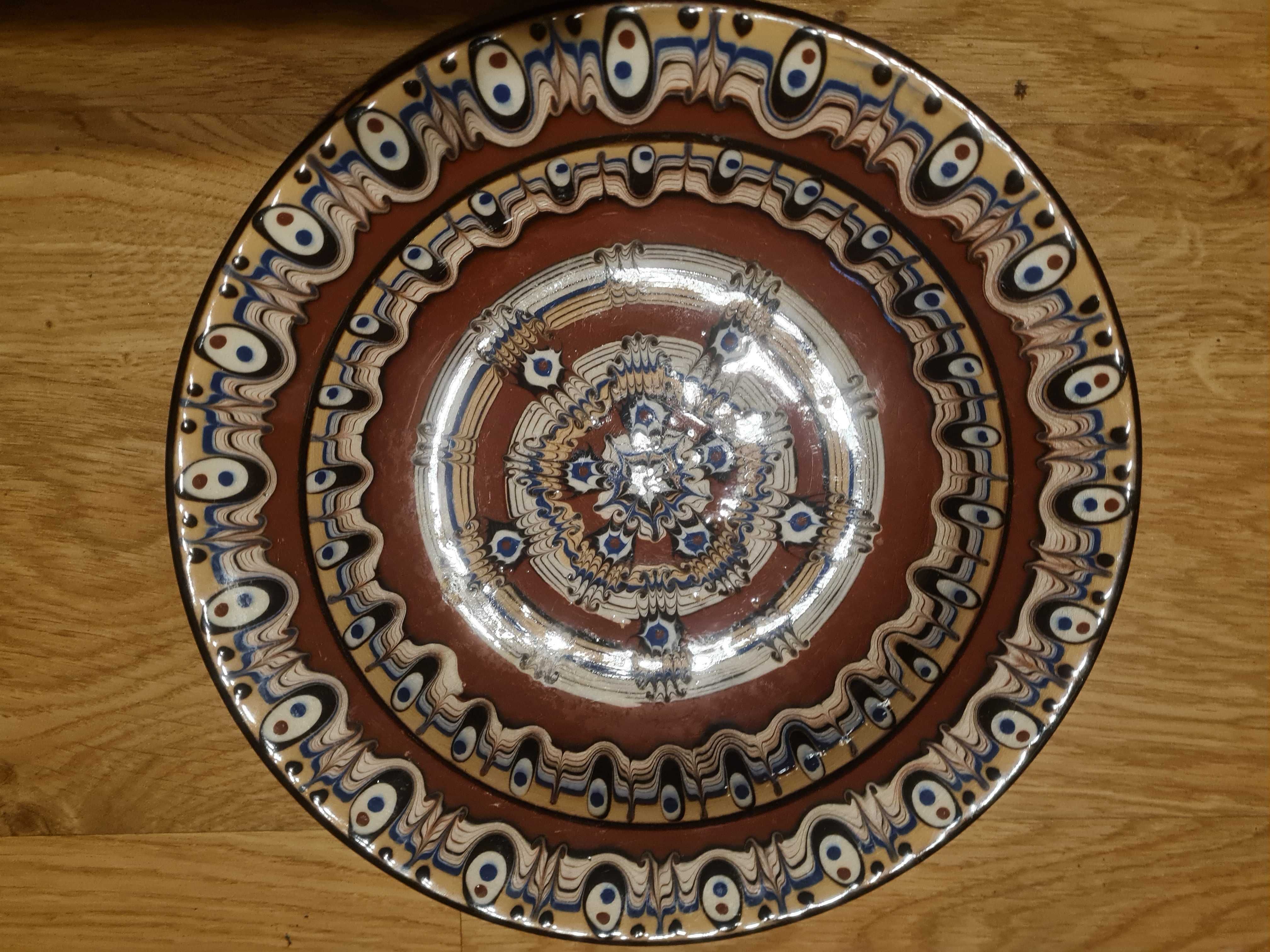Тарелка настенная керамическая.