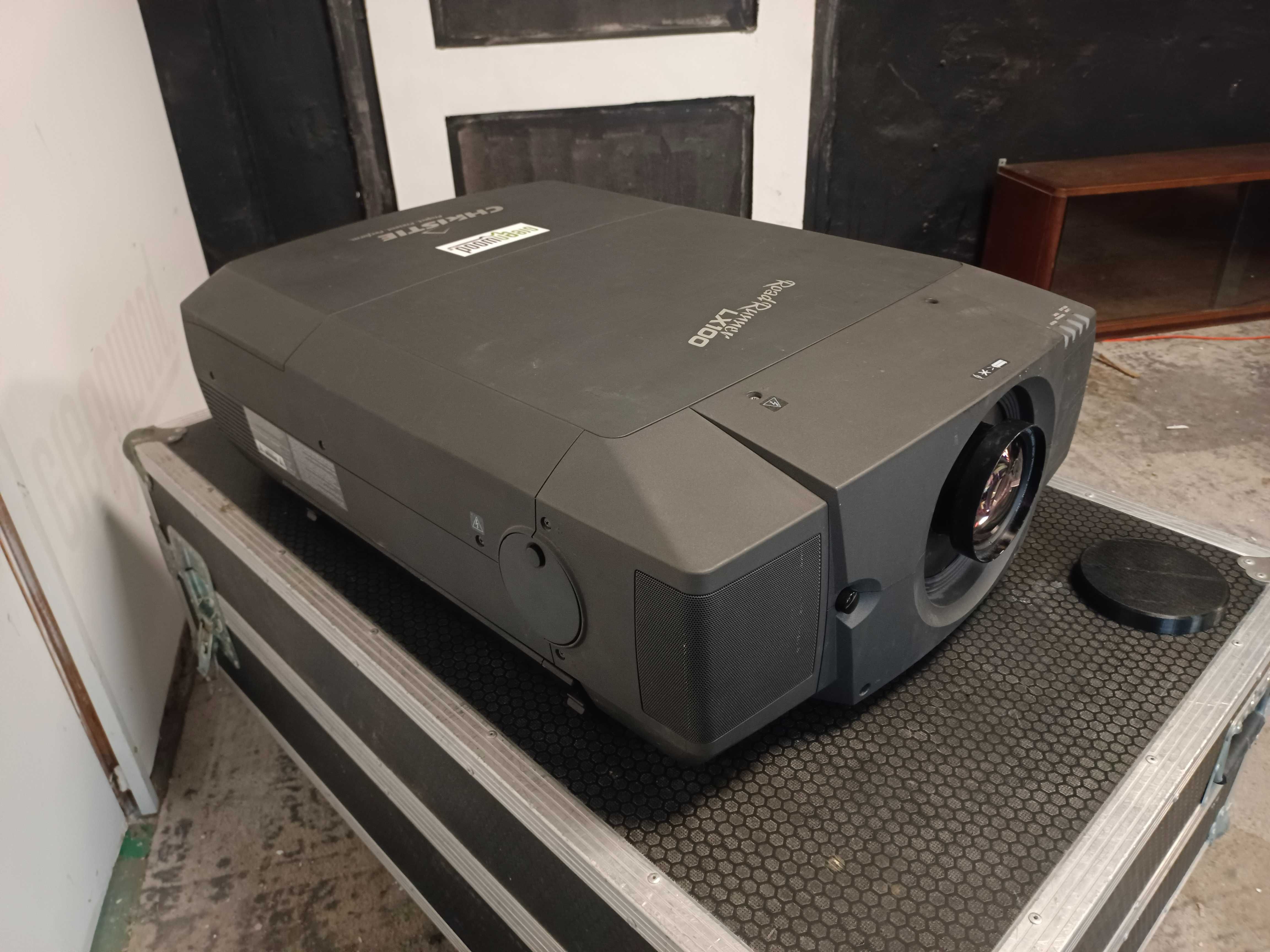 Projektor Christie LX100 (Sanyo XF45). Mapping Eventy Kino plenerowe