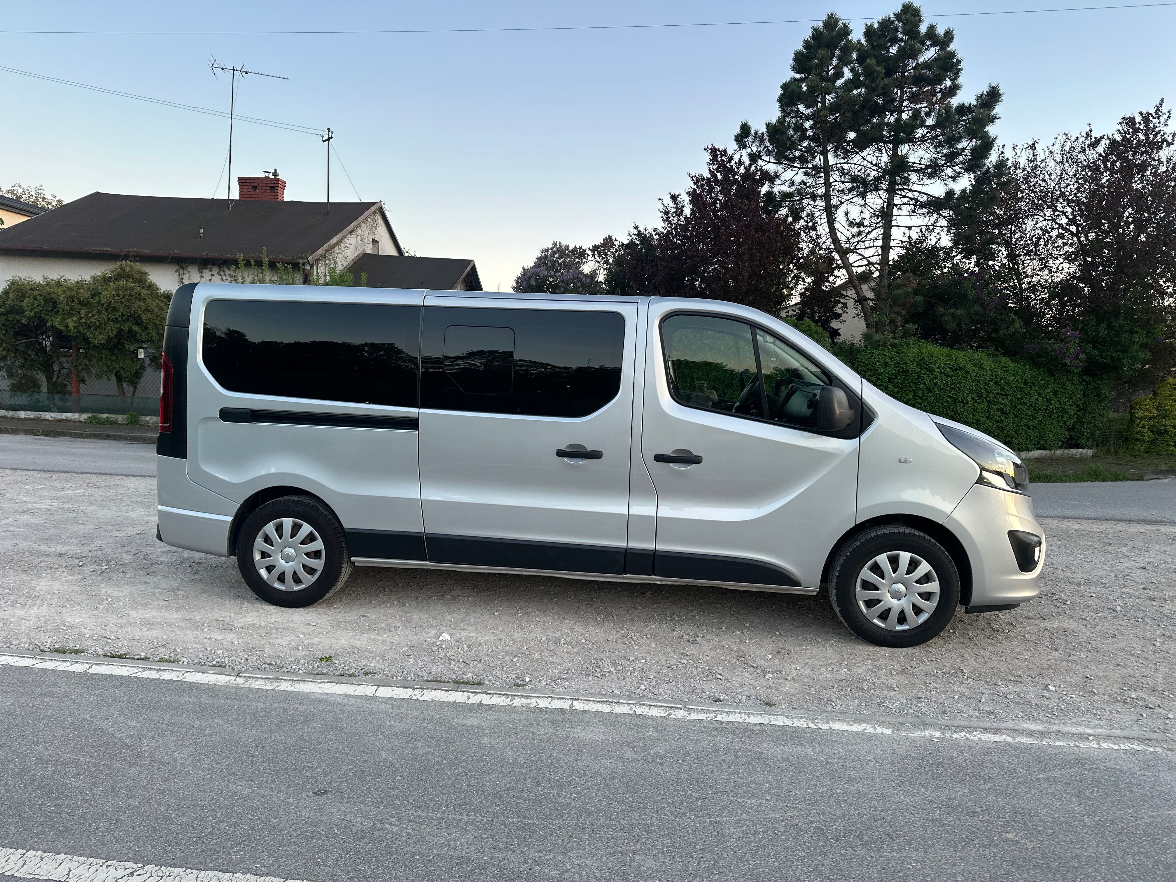 Wynajem bus 9 osobowy