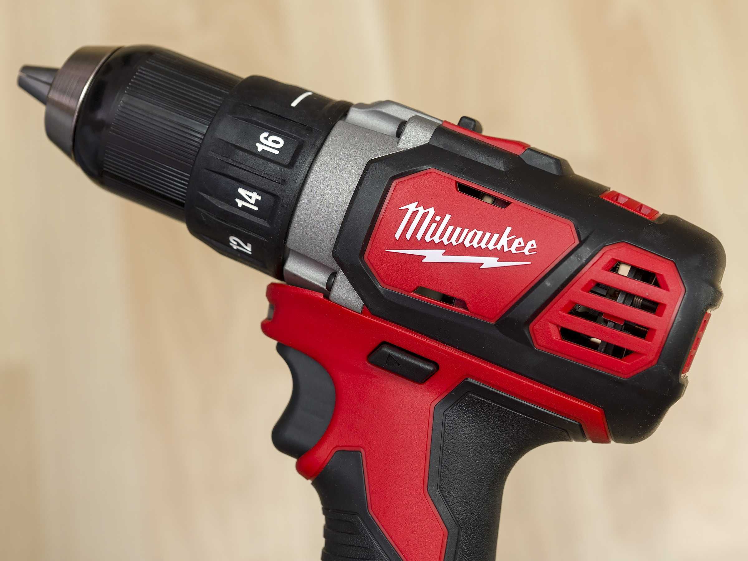 Wiertarko-wkrętarka Milwaukee M18 model 2606-20