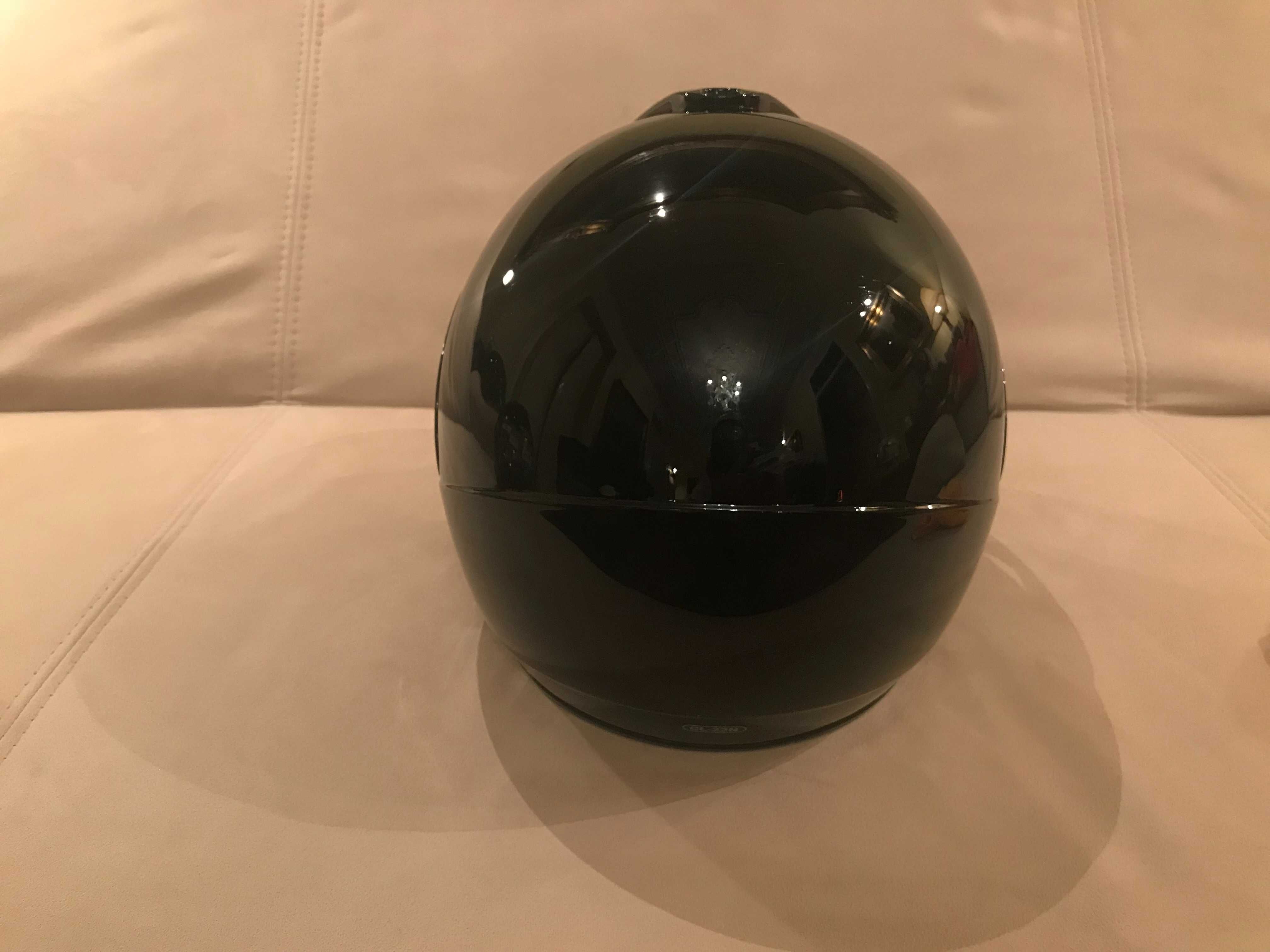 Capacete marca HJC aberto com viseira