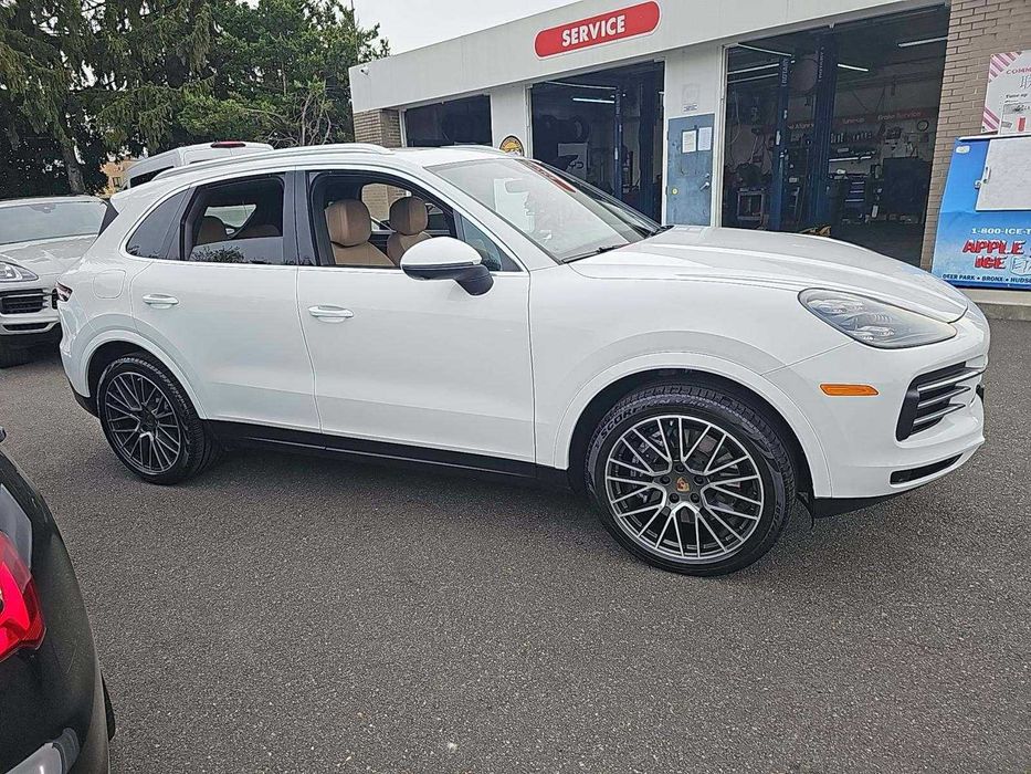 Porsche Cayenne 2021 року