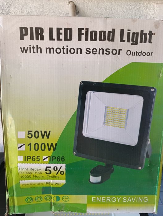 Lampa LED 100 W z czujnikiem