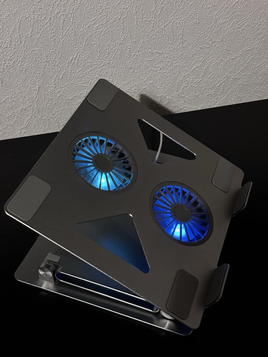 Продам підставку для ноутбуку з охолодженням.