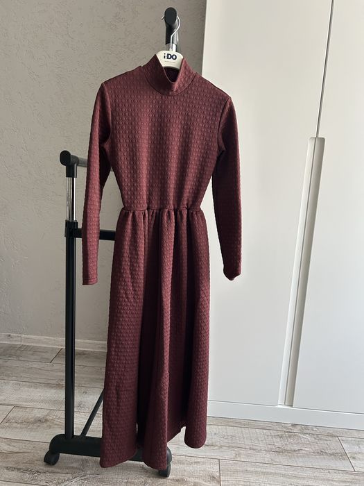 Сукня бренду VOVK довжини міді в кольорі марсала