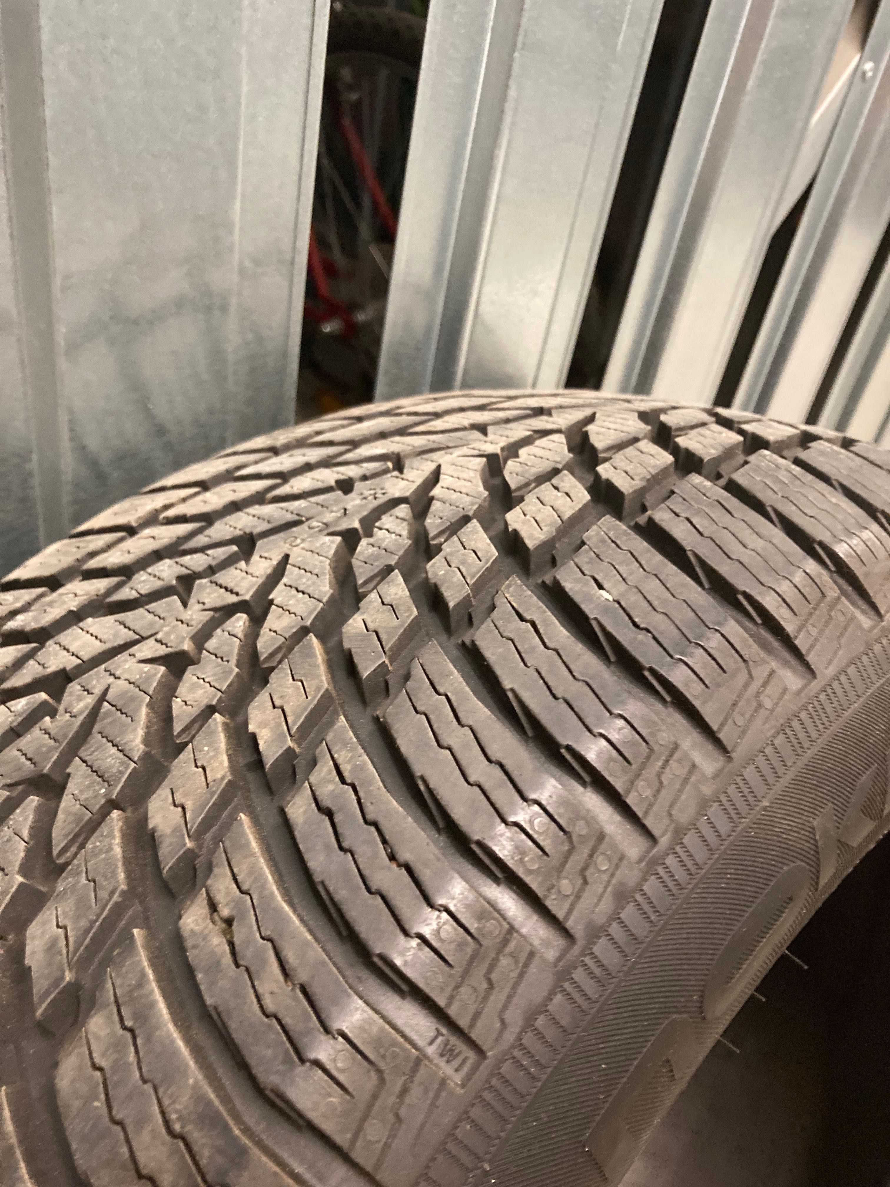 Opony zimowe Nokian 215/55 R17 2020r 7mm