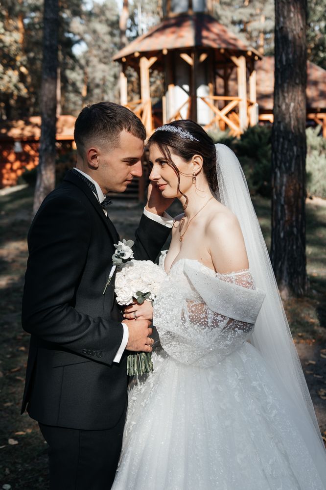 Продам весільну сукню