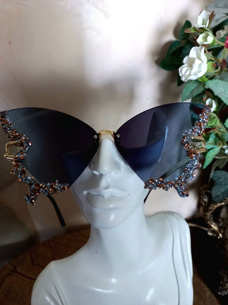 Przeciwsłoneczne okulary dekoracyjne - Motyl-