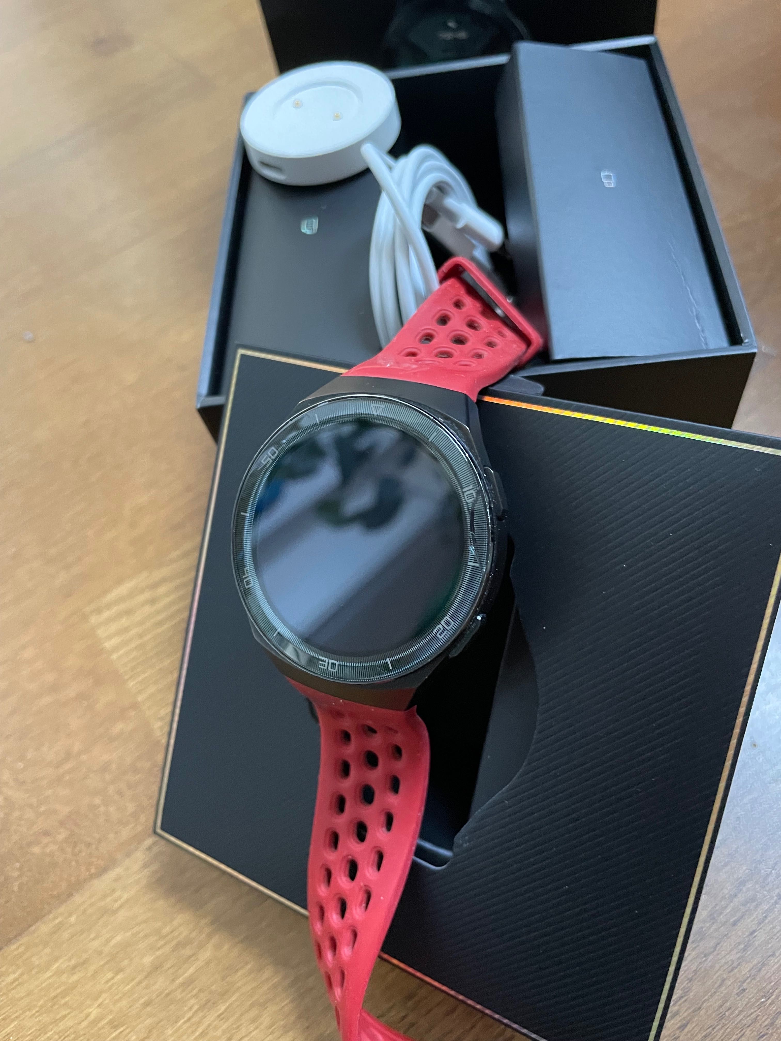 Huawei Watch GT 2e - czerwony pasek