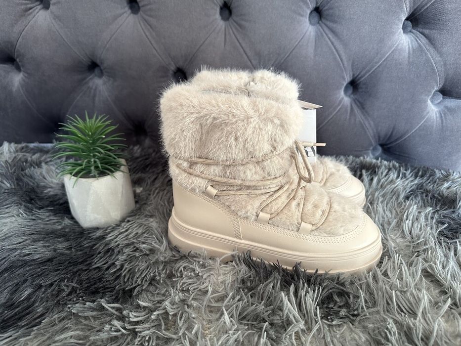 Теплі чоботи Zara з штучним хутром і шнурками чобітки Zara 34 розмір