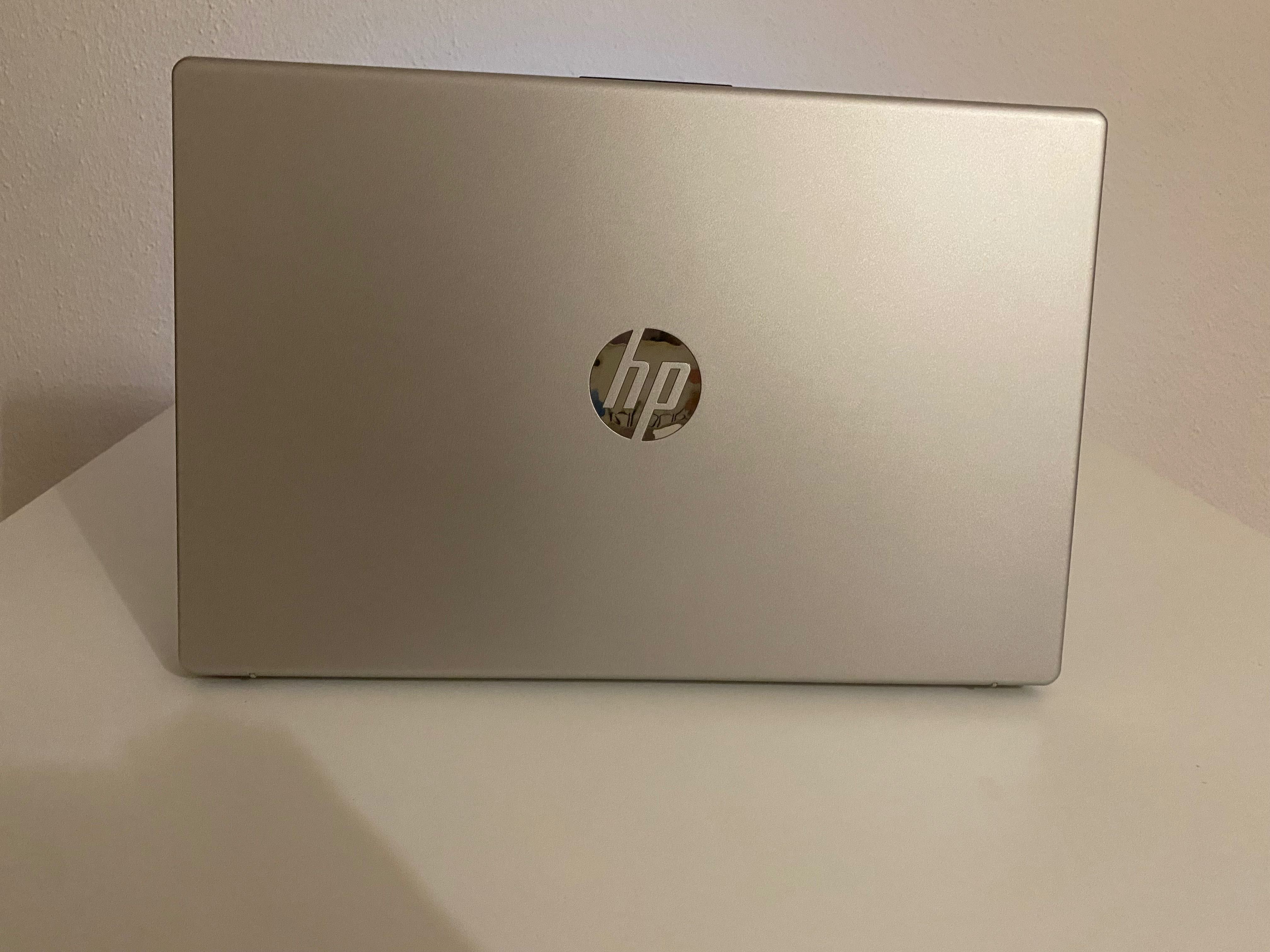 Vende-se pc semi-novo.