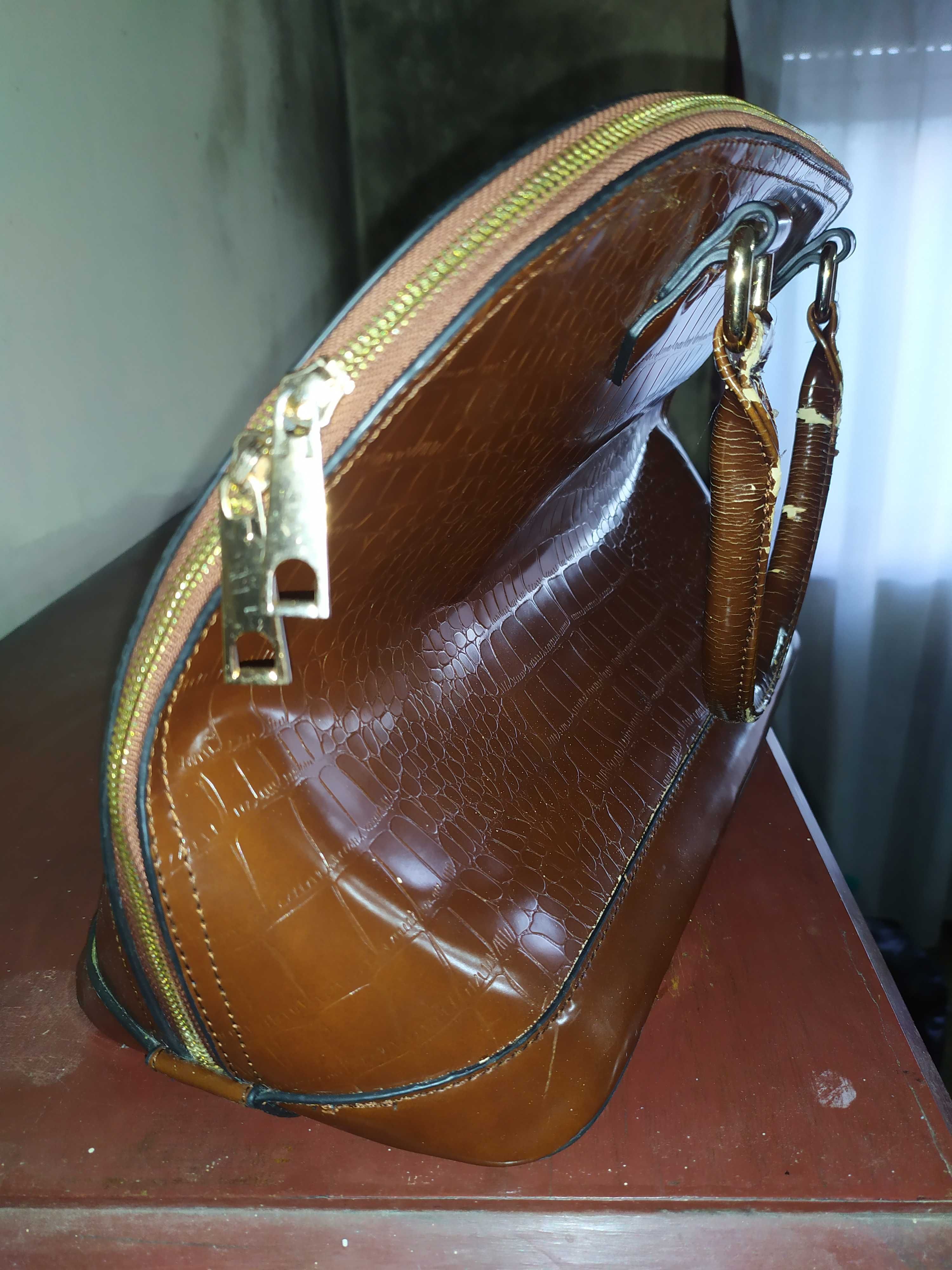 Bolsa de mulher em pele