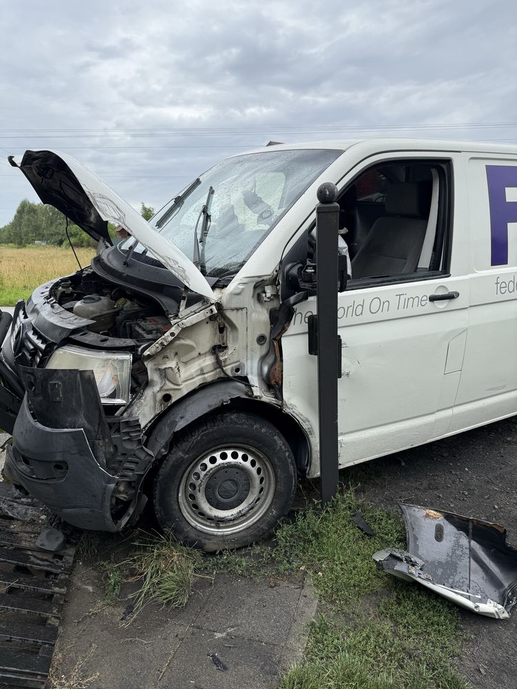 Uszkodzna VW T5 / 2005 / 1.9 TDi / Salon Polska